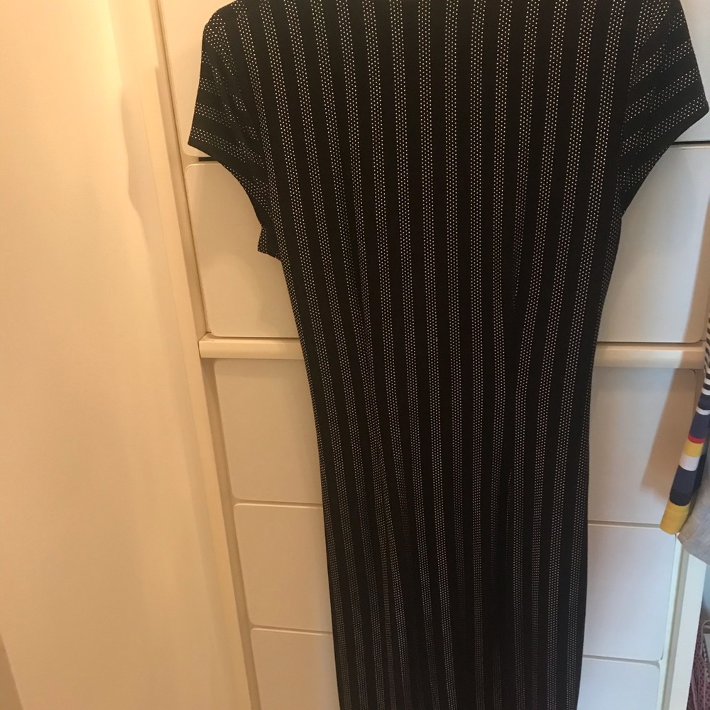 Cache Wrap Dress - Picture 2 of 5